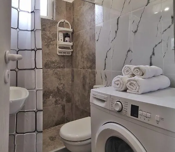 Garnet 1 كالاماتا