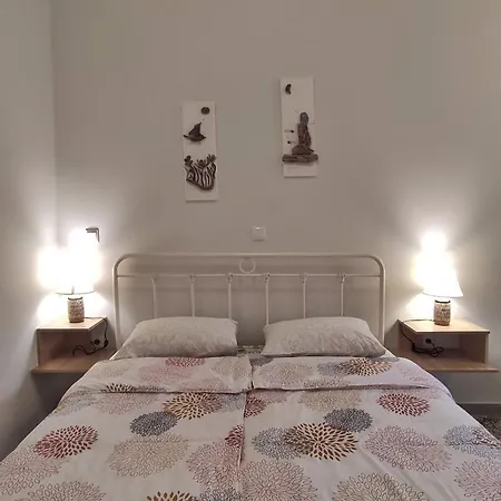 Garnet 1 Apartment